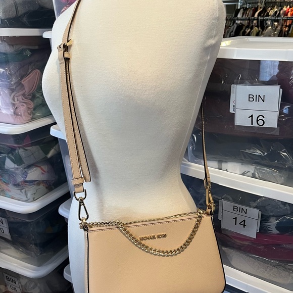 Michael Kors Beige Crossbody Bag with Gold Chain - Picture 2 of 6